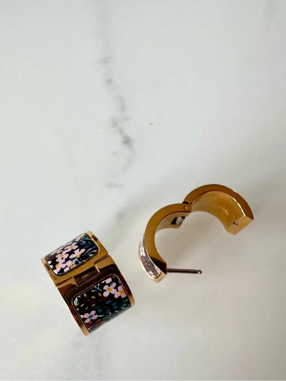 Kate Spade Flower Huggie Hoop Earrings Gold Tone Floral Enamel Black Pink